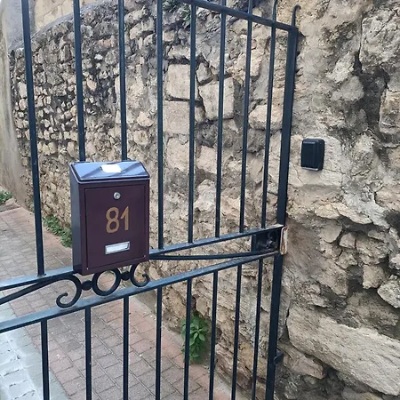 בית נופש A Deux Pas D'avignon Aramon